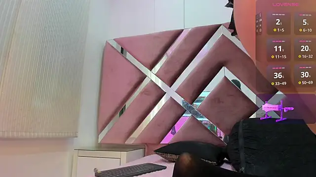 Zoe Evaanss  online show from 05/05/26, 07:28