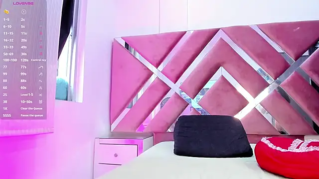 Zoe Evaanss  online show from 06/01/26, 07:46