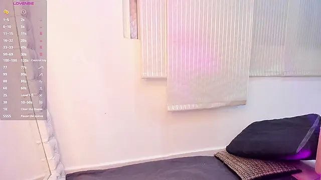 Zoe Evaanss  online show from 05/28/26, 07:53