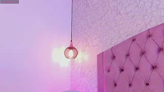 Snapshot of saraa_joness_ chatting on 04/19/26, 05:03 saraa joness online show from 04/19/26, 05:03