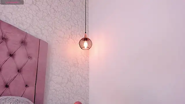 Snapshot of saraa_joness_ chatting on 04/07/26, 05:59 saraa joness online show from 04/07/26, 05:59