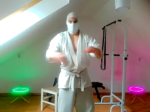 Snapshot of NinjaLaser chatting on 04/13/26, 11:36 NinjaLaser online show from 04/13/26, 11:36