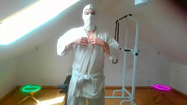 Snapshot of NinjaLaser chatting on 04/04/26, 11:28 NinjaLaser online show from 04/04/26, 11:28