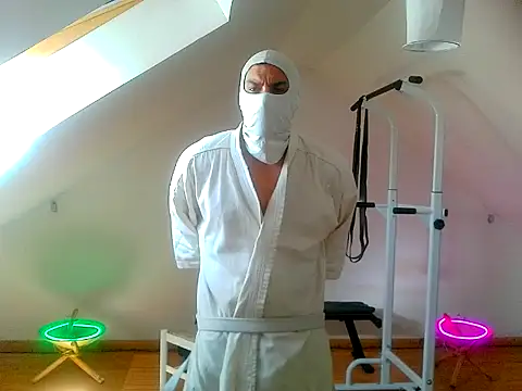 Snapshot of NinjaLaser chatting on 04/09/26, 11:16 NinjaLaser online show from 04/09/26, 11:16