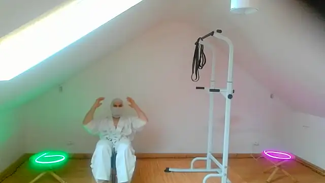 Snapshot of NinjaLaser chatting on 04/01/26, 11:22 NinjaLaser online show from 04/01/26, 11:22