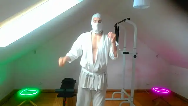 Snapshot of NinjaLaser chatting on 04/02/26, 11:28 NinjaLaser online show from 04/02/26, 11:28