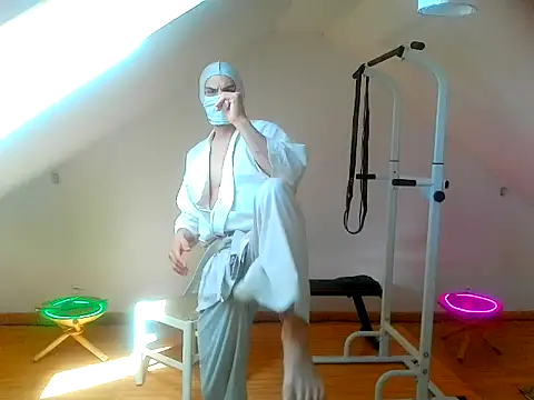 Snapshot of NinjaLaser chatting on 04/06/26, 11:22 NinjaLaser online show from 04/06/26, 11:22