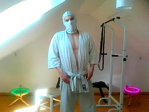 Snapshot of NinjaLaser chatting on 04/07/26, 11:23 NinjaLaser online show from 04/07/26, 11:23