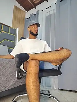 Snapshot of Oliver_bigblack_cock chatting on 04/17/26, 09:06 Oliver bigblack cock online show from 04/17/26, 09:06