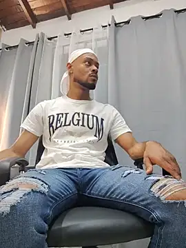 Snapshot of Oliver_bigblack_cock chatting on 05/26/26, 07:12 Oliver bigblack cock online show from 05/26/26, 07:12