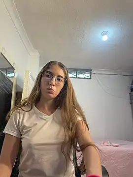 Snapshot of blondie_dity_squirt chatting on 04/15/26, 08:20 blondie dity squirt online show from 04/15/26, 08:20