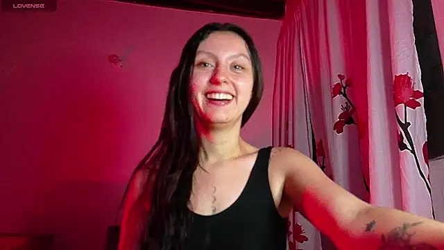 Snapshot of Isis101 chatting on 04/13/26, 07:12 Isis101 online show from 04/13/26, 07:12