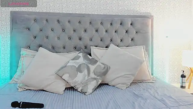 Alexa Wiild online show from 04/16/26, 03:40