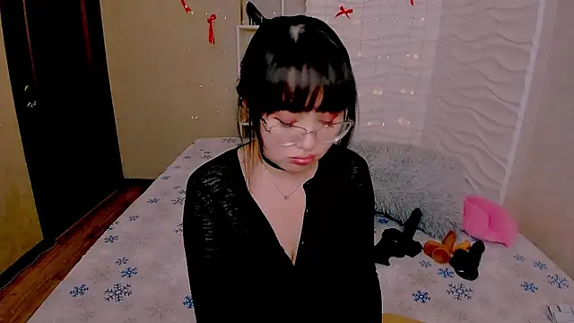 Akiko Yun online show from 03/18/26, 11:24