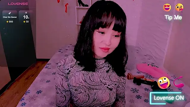 Akiko Yun online show from 04/23/26, 11:38