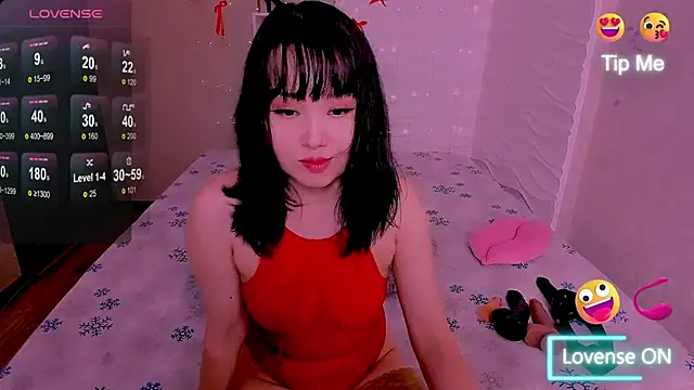 Akiko Yun online show from 04/24/26, 11:45