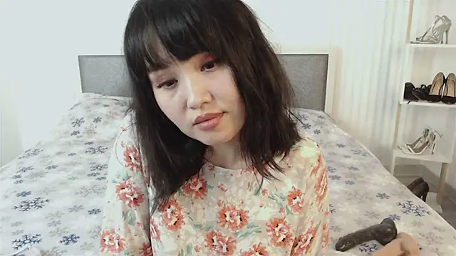 Akiko Yun online show from 03/04/25, 01:49