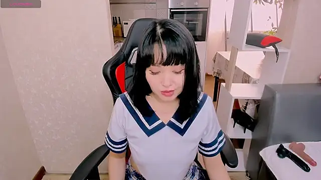 Akiko Yun online show from 10/14/25, 11:00