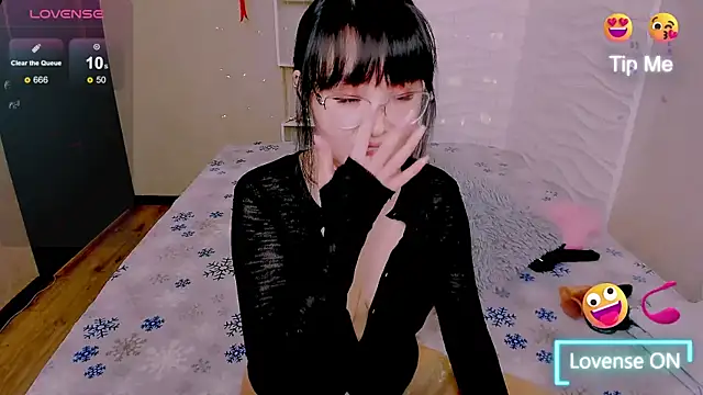 Akiko Yun online show from 03/20/26, 11:55