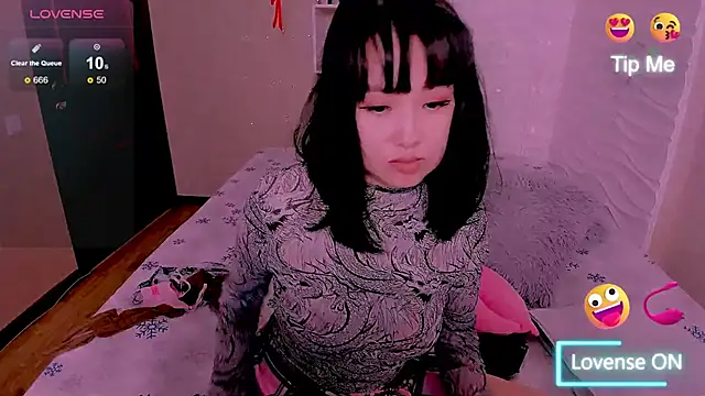 Akiko Yun online show from 04/18/26, 11:45