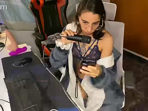 Poison Ivy 29 online show from 03/26/26, 10:18