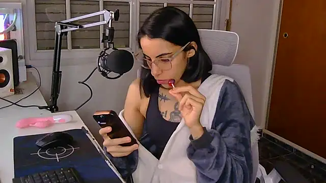 Poison Ivy 29 online show from 04/09/26, 02:46