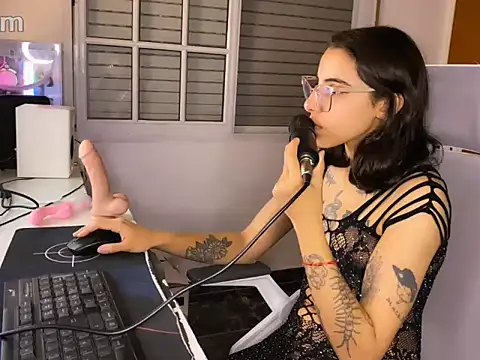 Poison Ivy 29 online show from 03/28/26, 02:34