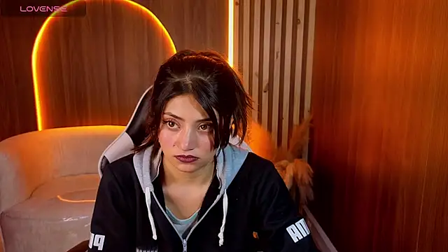 Lia queen tx online show from 05/06/26, 02:48