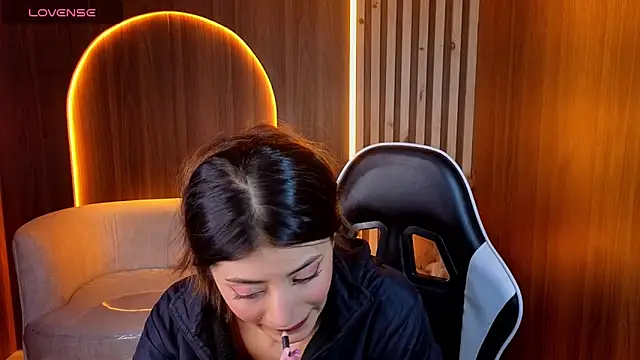 Lia queen tx online show from 05/28/26, 03:14