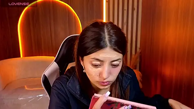 Lia queen tx online show from 04/19/26, 02:56
