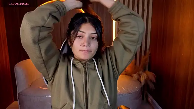 Lia queen tx online show from 05/21/26, 03:04