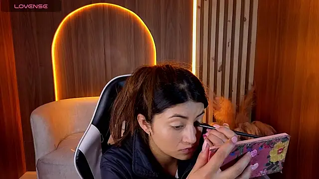 Lia queen tx online show from 05/26/26, 03:37