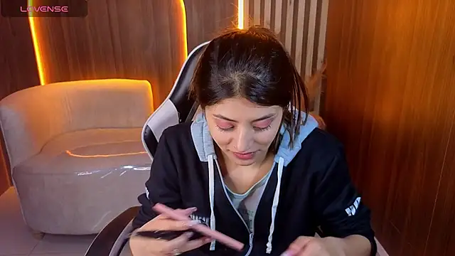 Lia queen tx online show from 05/09/26, 02:59