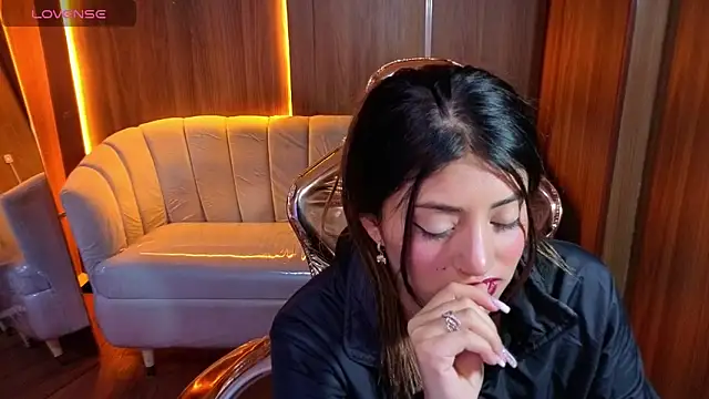 Lia queen tx online show from 04/16/26, 03:07