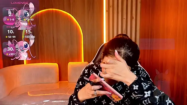 Lia queen tx online show from 04/23/26, 03:02