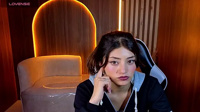 Lia queen tx online show from 05/16/26, 03:05
