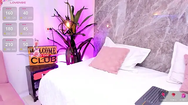 Snapshot of Megan_Stein chatting on 04/14/26, 08:25 Megan Stein online show from 04/14/26, 08:25