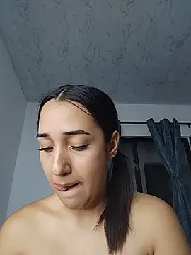 isabellaHill2 online show from 05/14/26, 05:04