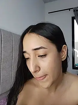 Snapshot of isabellaHill2 chatting on 06/24/26, 10:18 isabellaHill2 online show from 06/24/26, 10:18