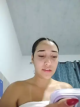 Snapshot of isabellaHill2 chatting on 03/27/26, 06:00 isabellaHill2 online show from 03/27/26, 06:00