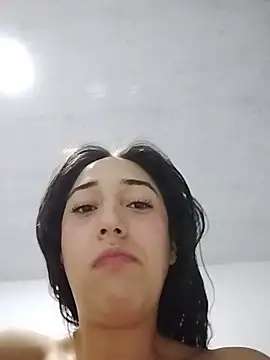 Snapshot of isabellaHill2 chatting on 03/20/26, 04:02 isabellaHill2 online show from 03/20/26, 04:02