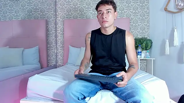 Snapshot of Thiago_2003_ chatting on 03/21/26, 07:18 Thiago 2003 online show from 03/21/26, 07:18