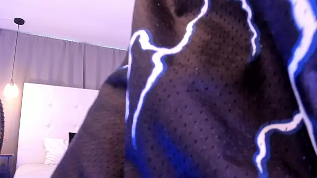 Snapshot of Thiago_2003_ chatting on 04/01/26, 12:17 Thiago 2003 online show from 04/01/26, 12:17