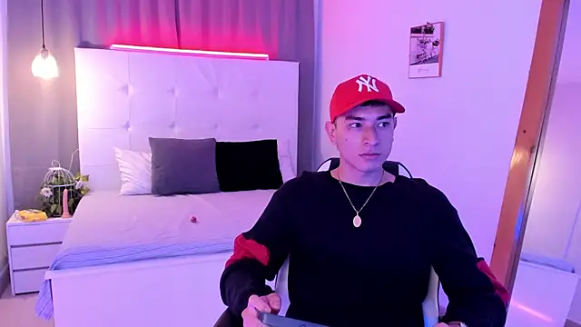 Snapshot of Thiago_2003_ chatting on 04/19/26, 02:23 Thiago 2003 online show from 04/19/26, 02:23