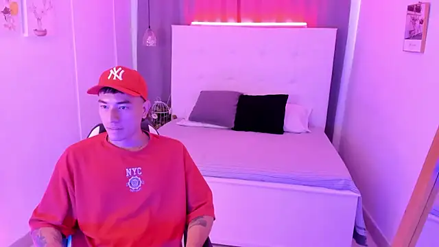 Snapshot of Thiago_2003_ chatting on 04/12/26, 01:25 Thiago 2003 online show from 04/12/26, 01:25