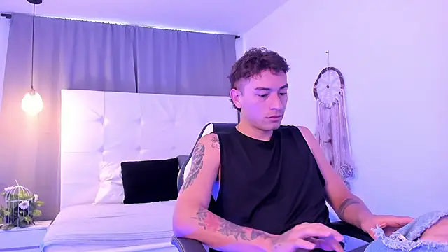 Snapshot of Thiago_2003_ chatting on 04/07/26, 12:18 Thiago 2003 online show from 04/07/26, 12:18