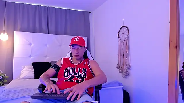 Snapshot of Thiago_2003_ chatting on 04/08/26, 12:28 Thiago 2003 online show from 04/08/26, 12:28