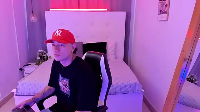 Snapshot of Thiago_2003_ chatting on 04/11/26, 12:20 Thiago 2003 online show from 04/11/26, 12:20