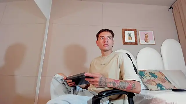 Snapshot of Thiago_2003_ chatting on 03/18/26, 07:15 Thiago 2003 online show from 03/18/26, 07:15