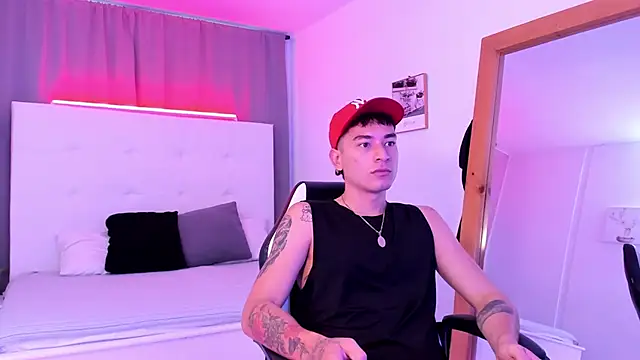 Snapshot of Thiago_2003_ chatting on 04/15/26, 12:53 Thiago 2003 online show from 04/15/26, 12:53